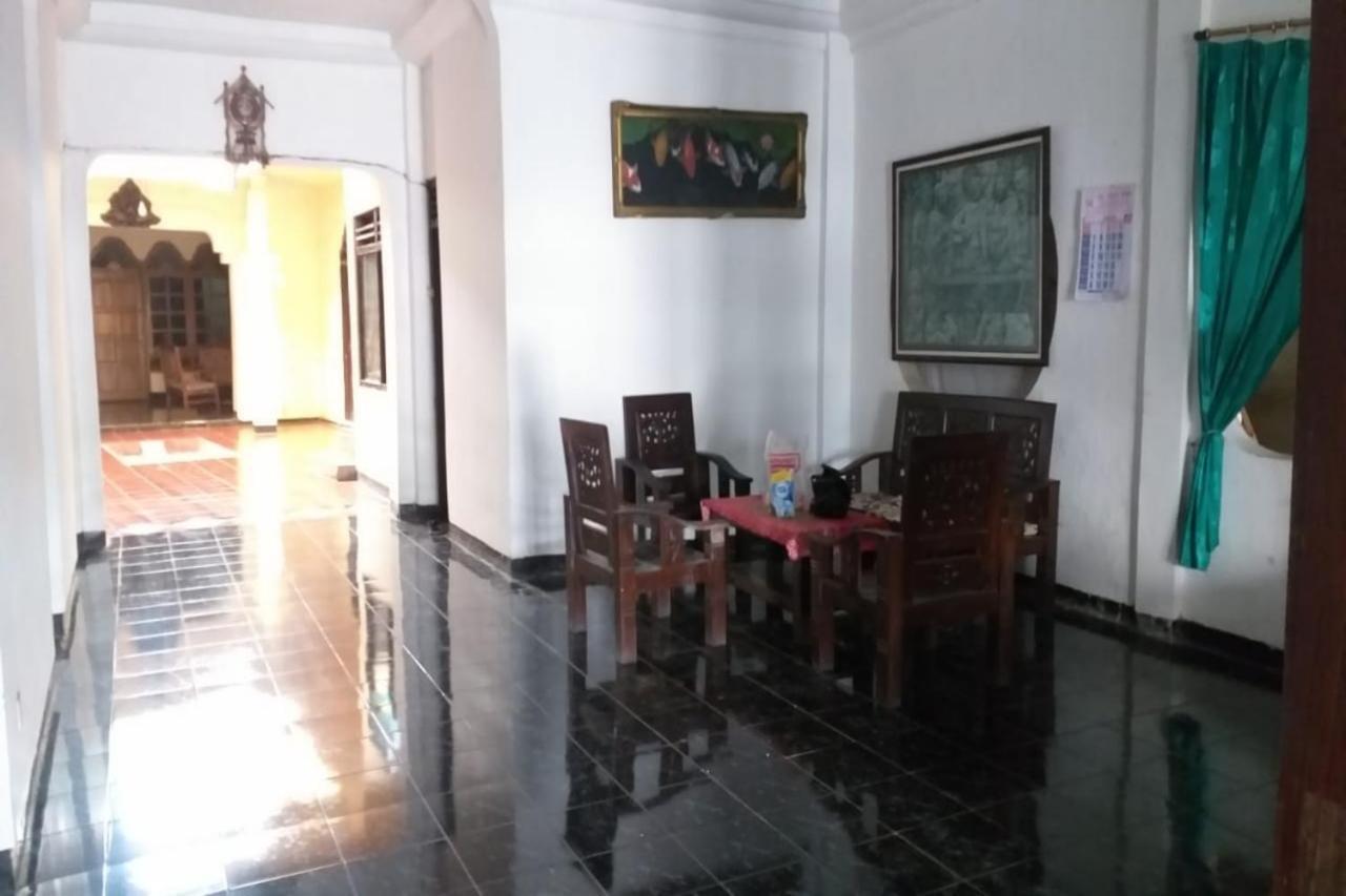 Oyo 1782 Lotus Residence Magelang Buitenkant foto